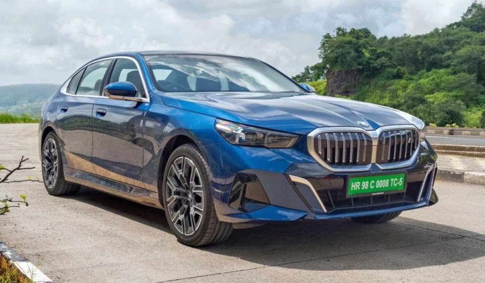 3 reasons to buy the BMW i5 LWB and 3 reasons not to